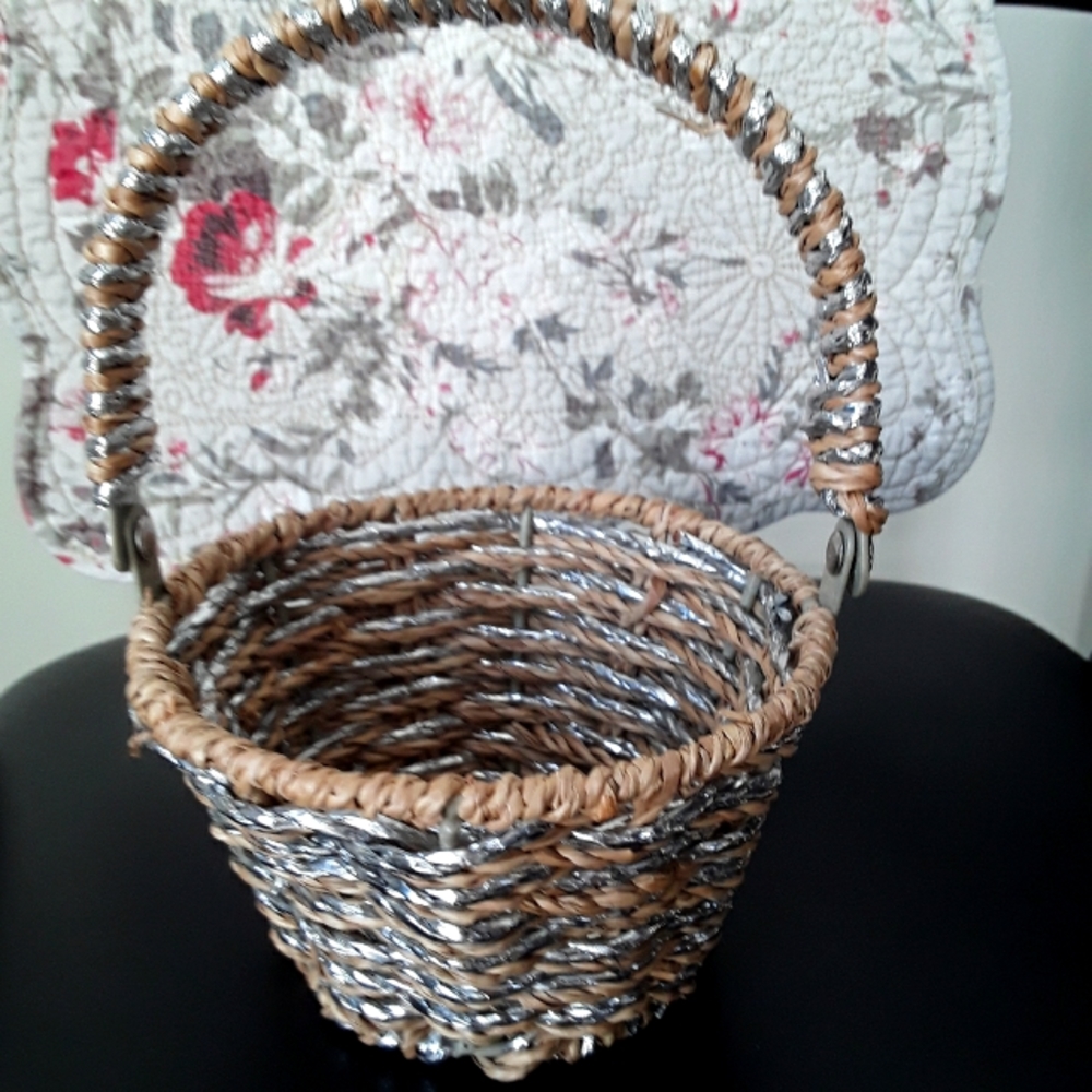 Basket with Moveable Handle